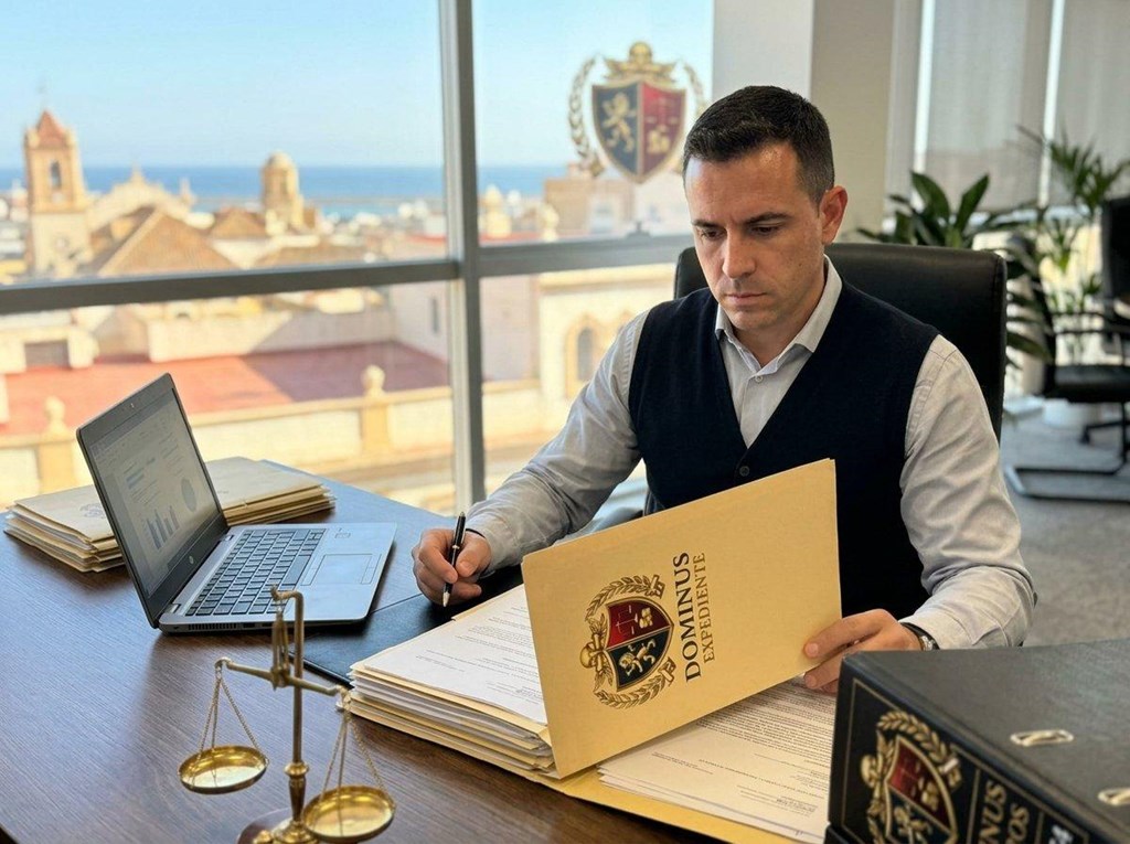Foto 1 Reclamamos lo que le deben con nuestro servicio de cobro de deudas en Melilla